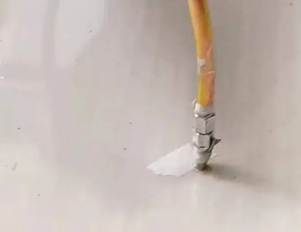 金昌瓷砖空鼓维修公司专业解答在瓷砖铺贴过程中，如果使用的砂料过粗（如全部使用了粗砂），可能会导致以下问题